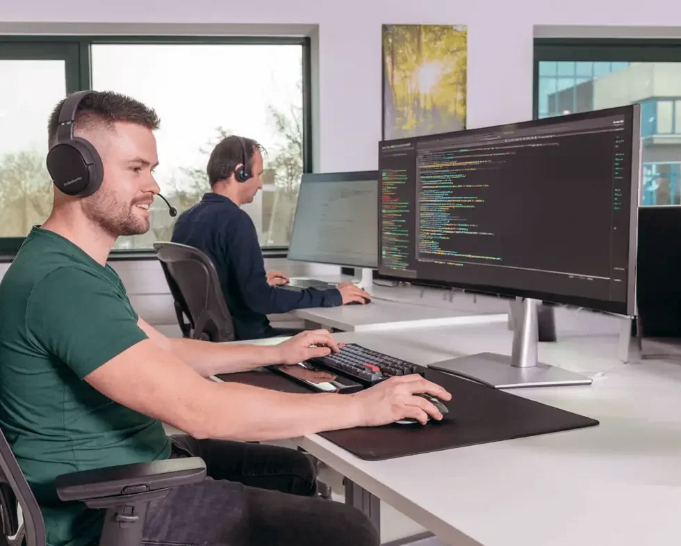 Technical Cyso employee computes